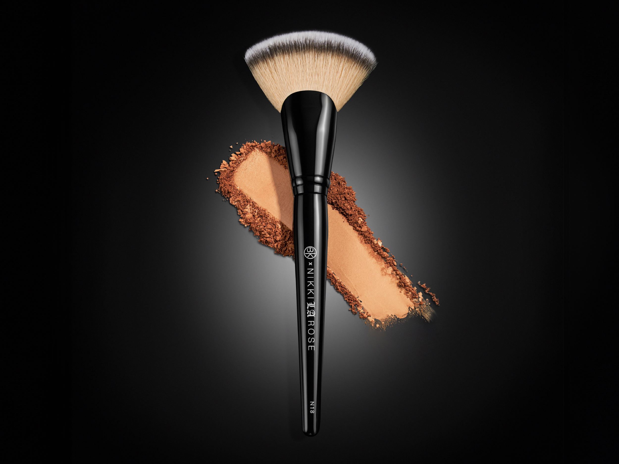 Nikki La Rose N18 Ultimate Contour Brush