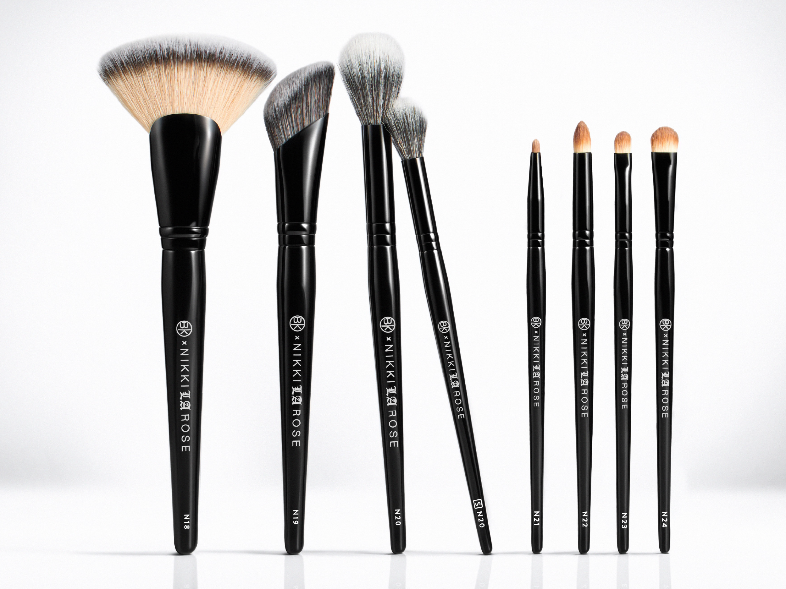 Nikki La Rose N18 Ultimate Contour Brush