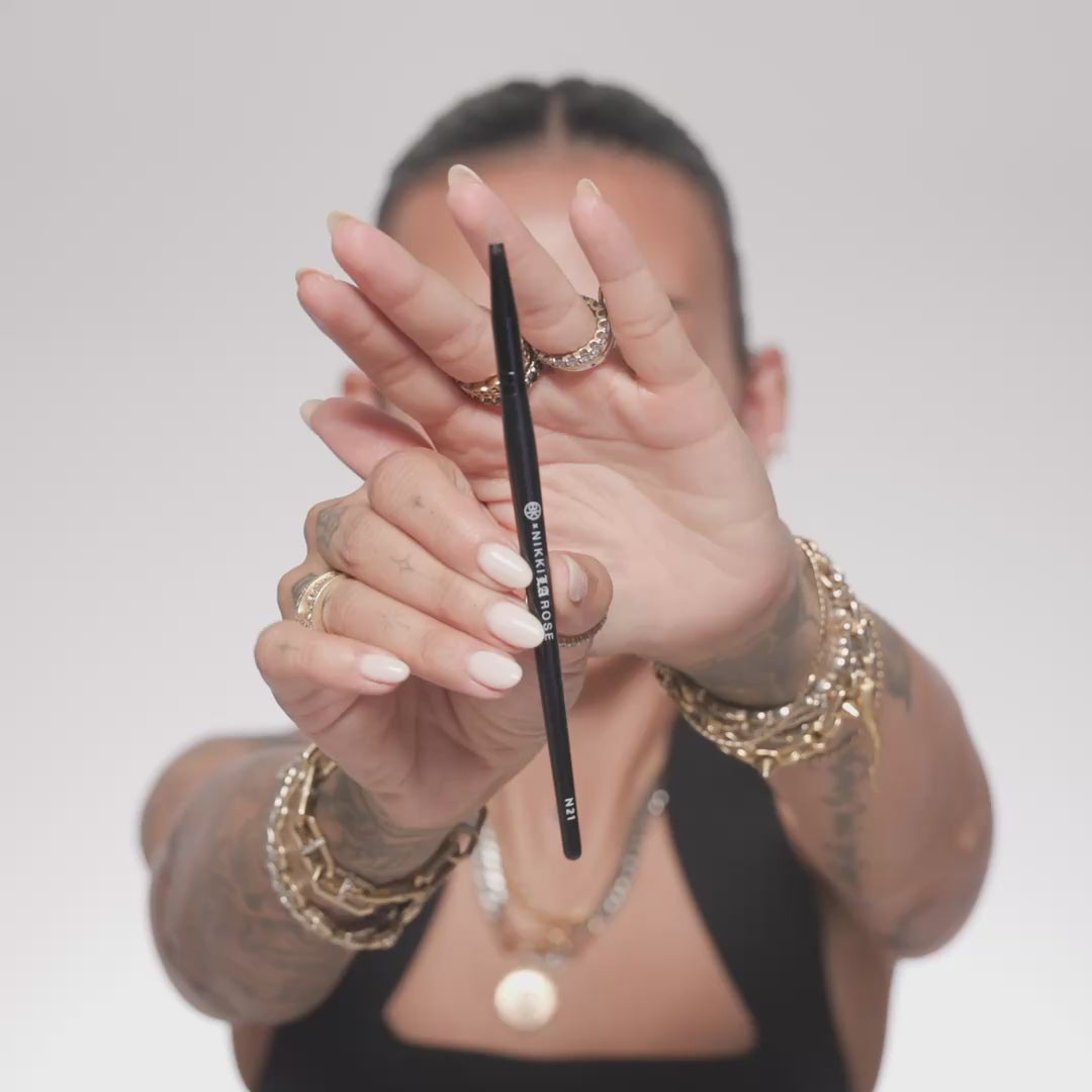 Nikki La Rose N21 Precision Blender Brush