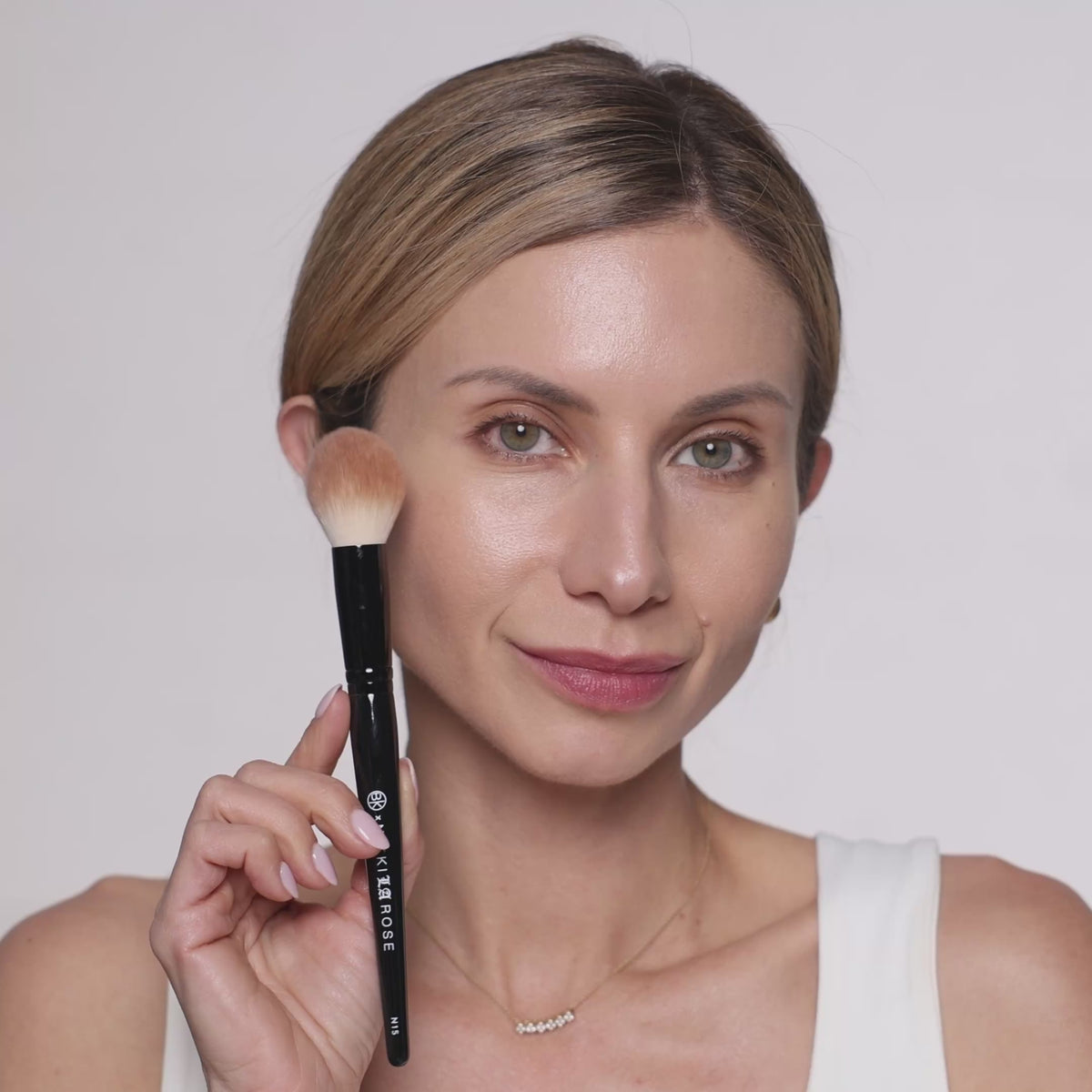 Nikki La Rose N15 Precision Medium Powder Brush