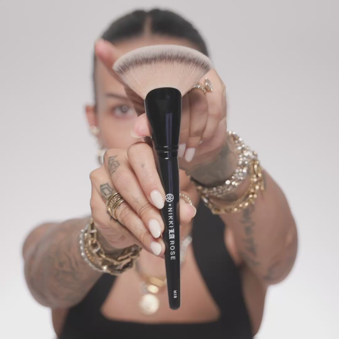 Nikki La Rose N18 Ultimate Contour Brush